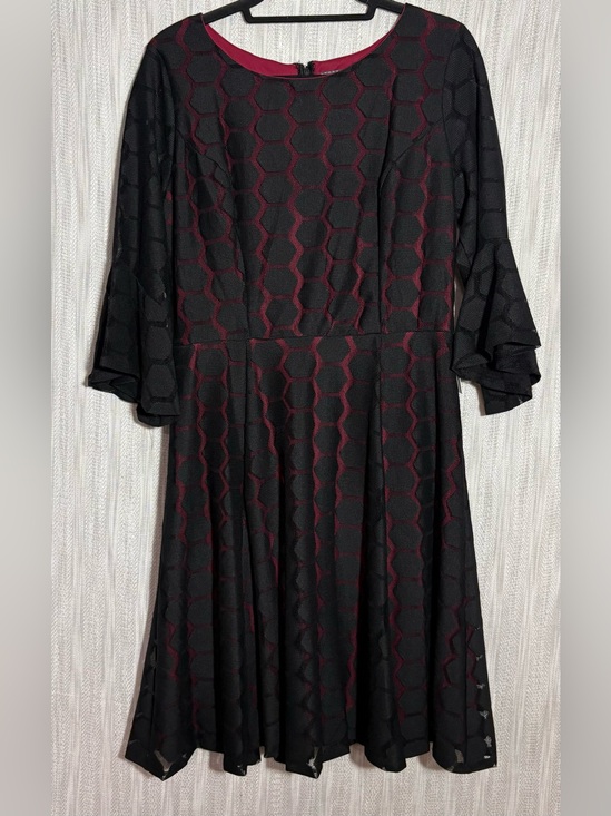 Luxology Dresses & Skirts - Luxology Black and Burgundy Hexagon-Print Midi Dress